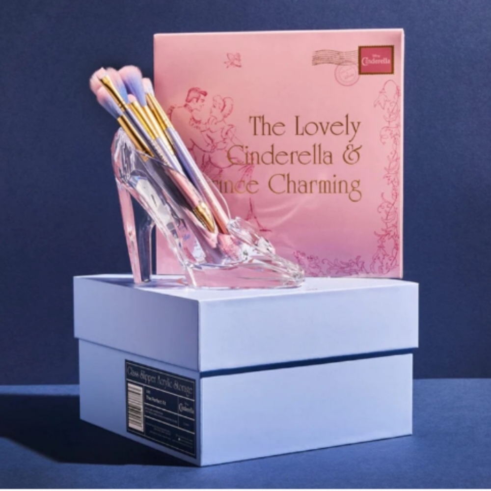 Spectrum x Disney Cinderella slipper with makeup brushes new